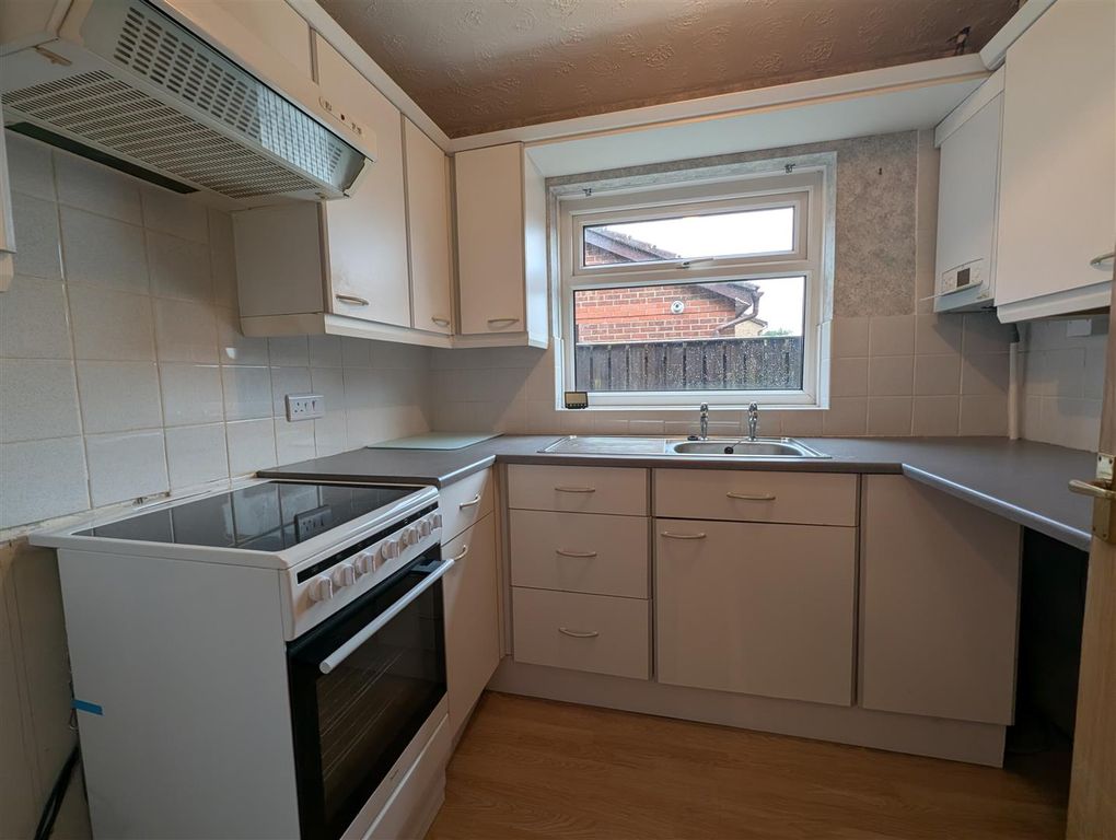 Property photo 2 of 10 Kitchen