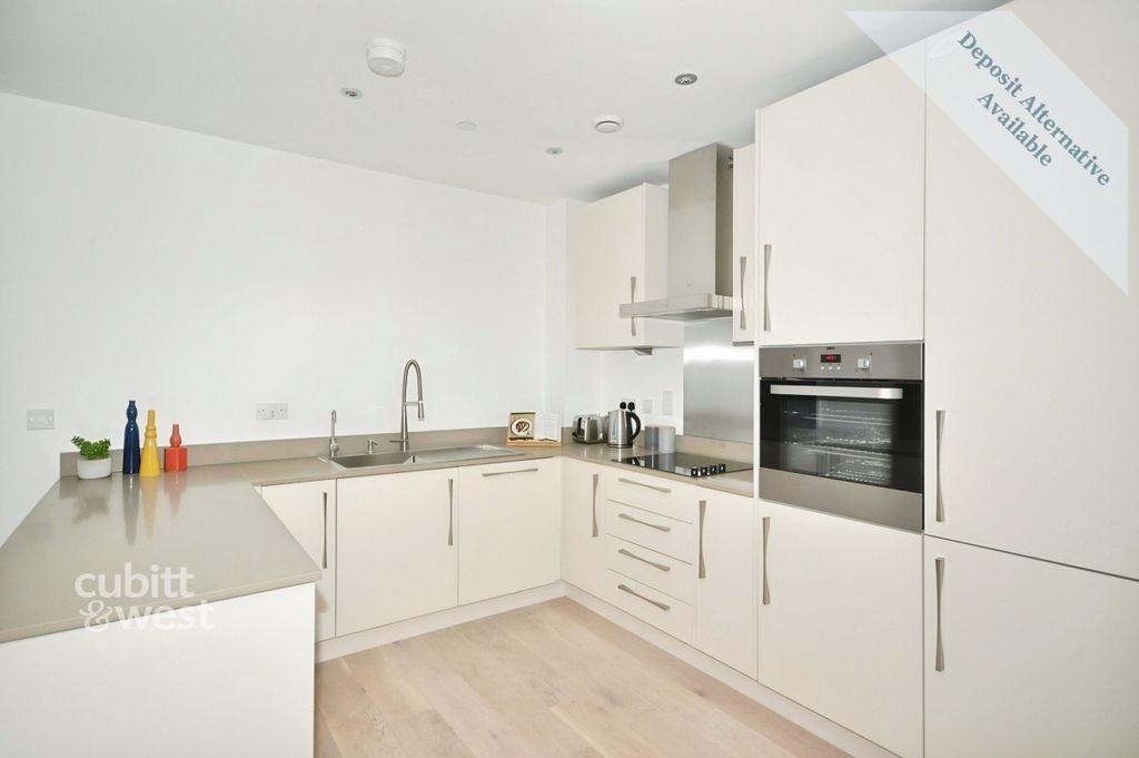 Property photo 3 of 8 Kitchen