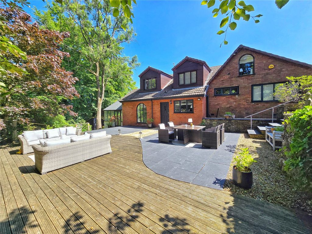 Property photo 1 of 32 Rear Patio Garden