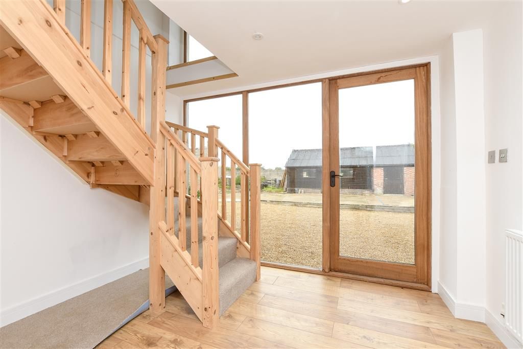 Property photo 3 of 17 Entrance Hall