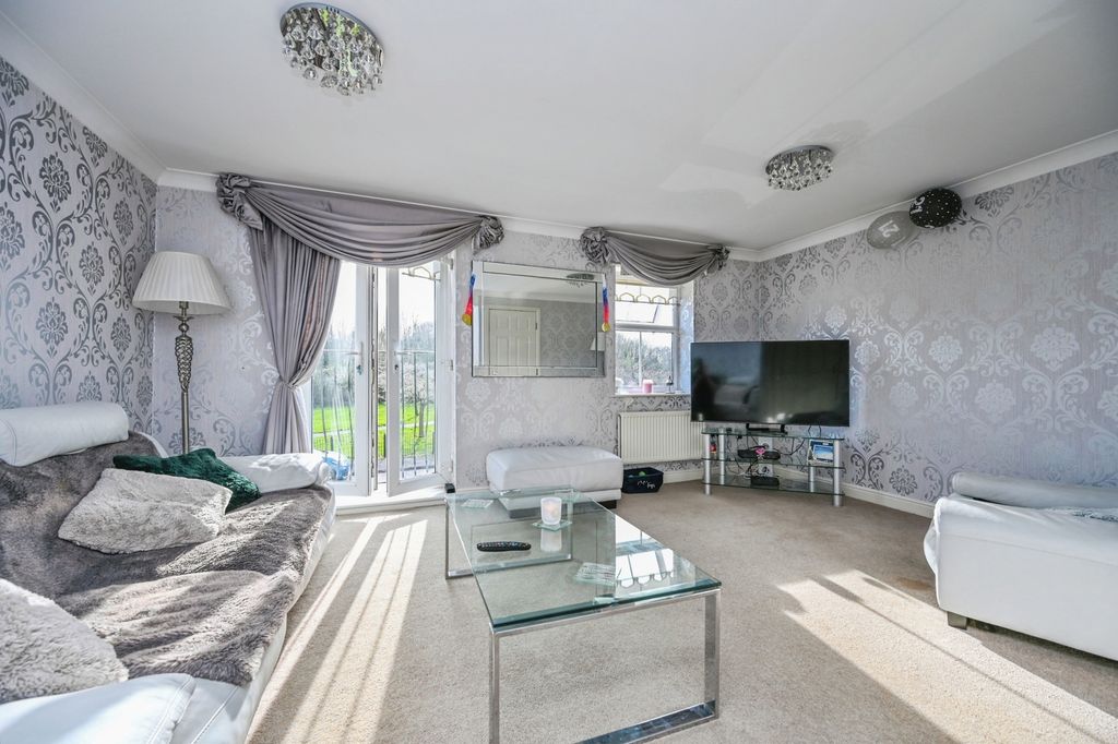 Property photo 3 of 18 Pbox-Img.Jpg