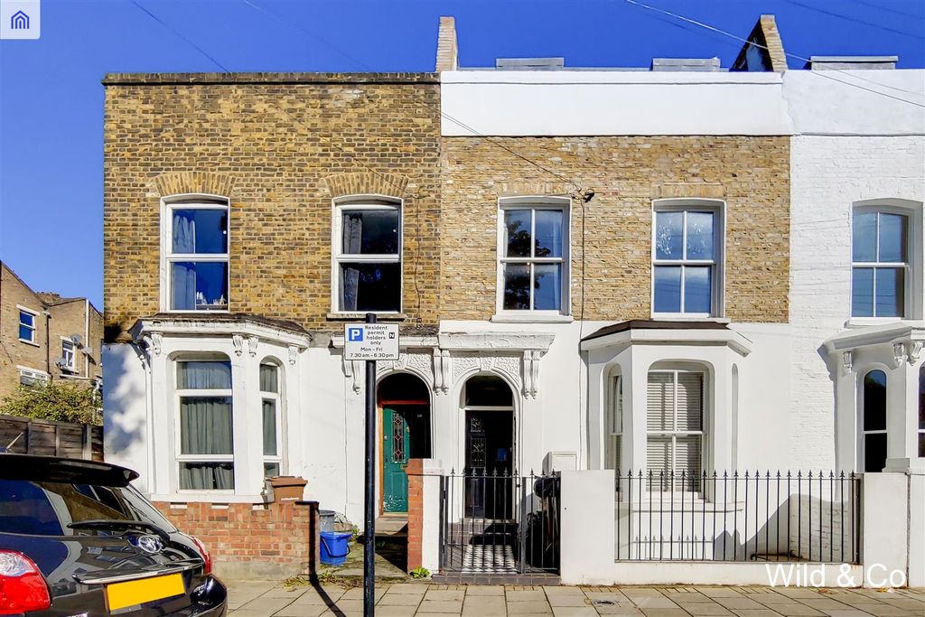 Property photo 1 of 17 External
