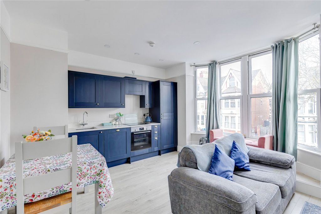 Property photo 3 of 25 Picture No. 09