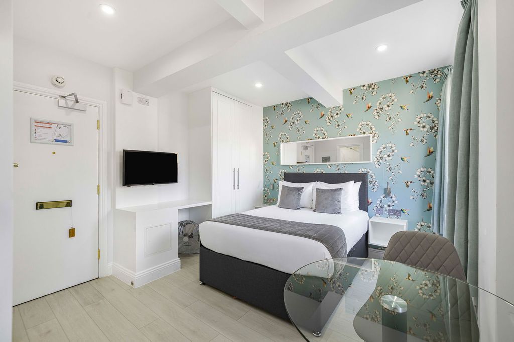 Property photo 3 of 24