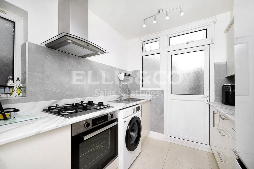 Property photo 2 of 20 Picture No. 10