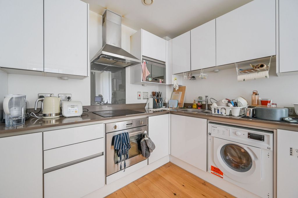 Property photo 3 of 6