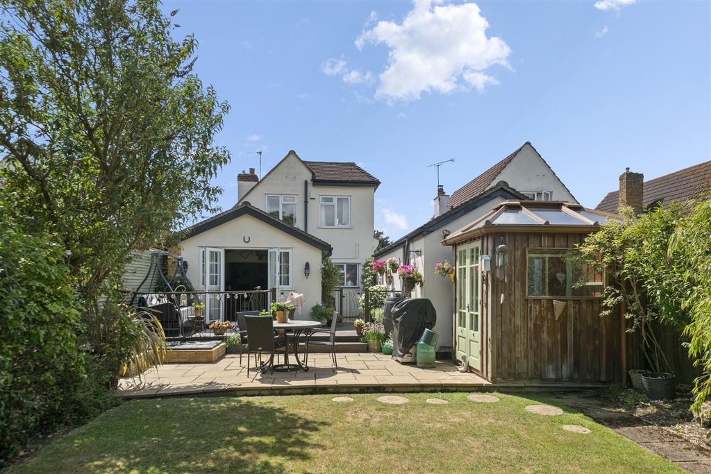 Property photo 2 of 24