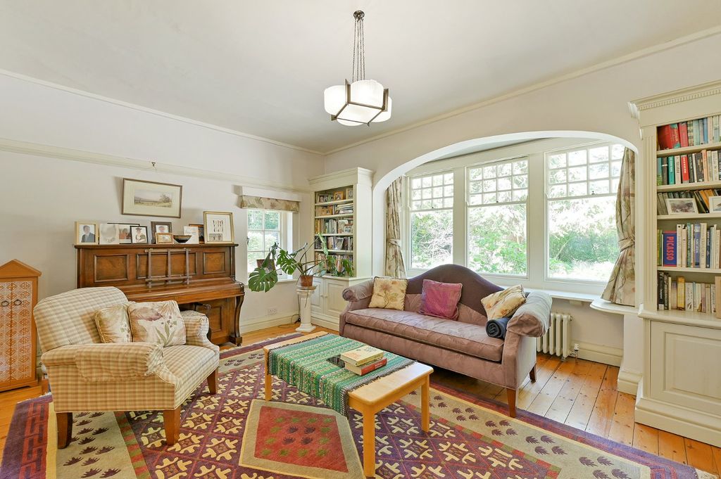 Property photo 3 of 14 Sitting Room