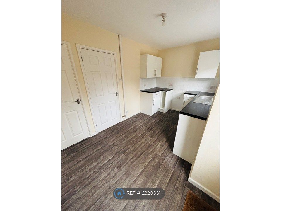 Property photo 3 of 13 Kitchen