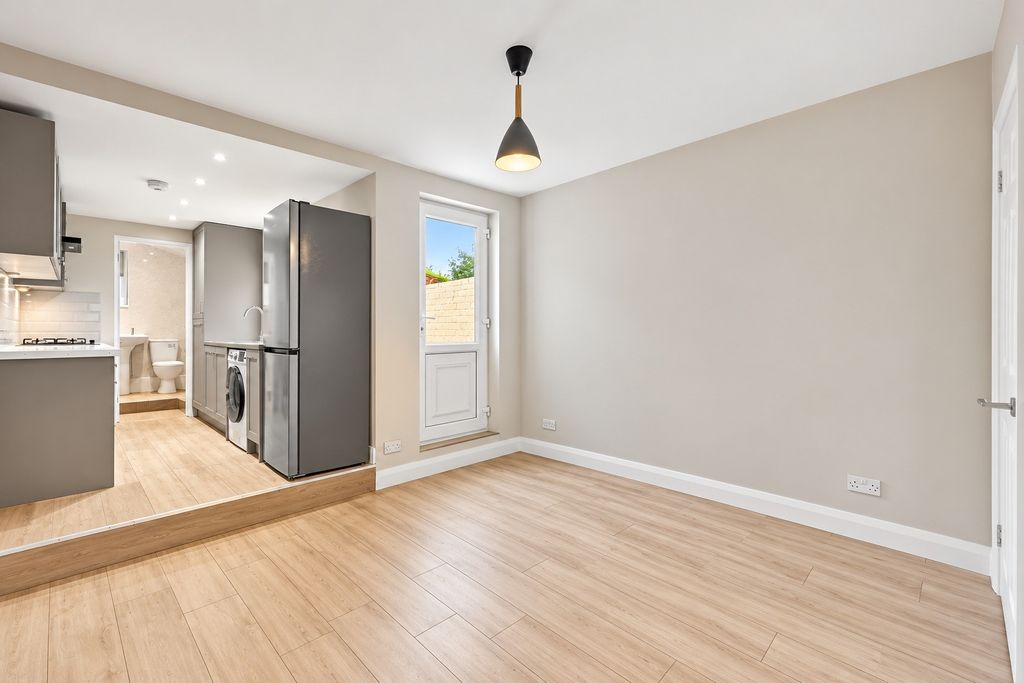 Property photo 2 of 10 Dining Room