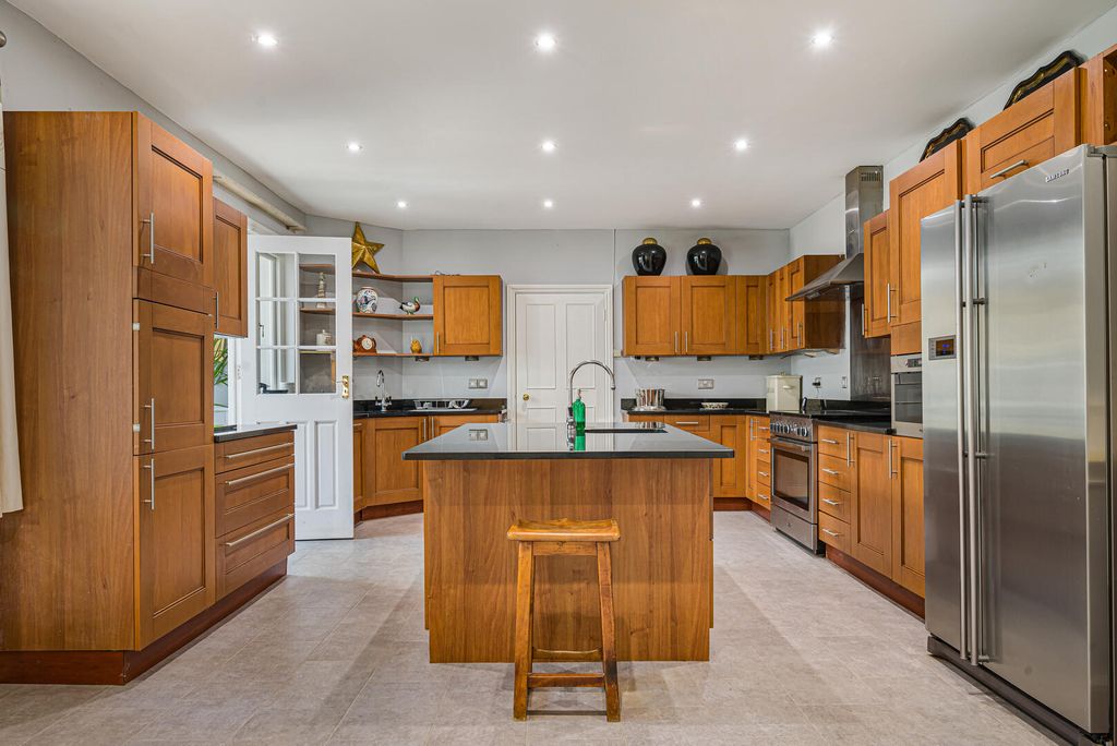 Property photo 3 of 29 Kitchen