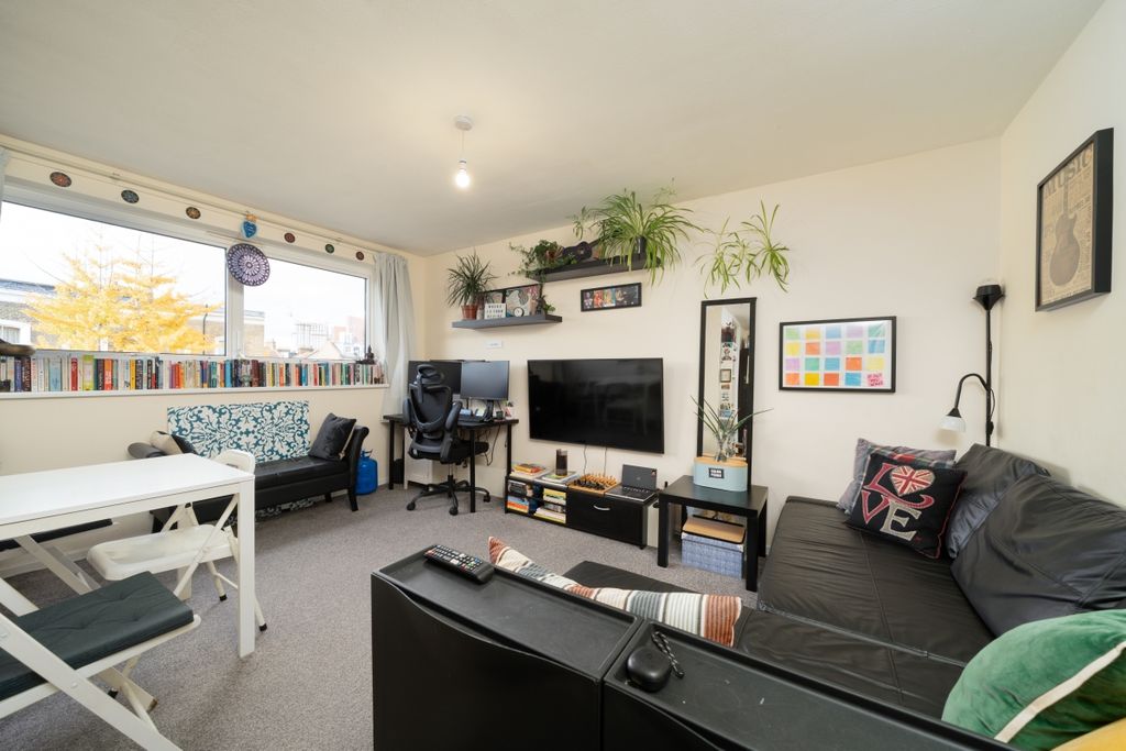 Property photo 1 of 9 Mytton House 11 -...