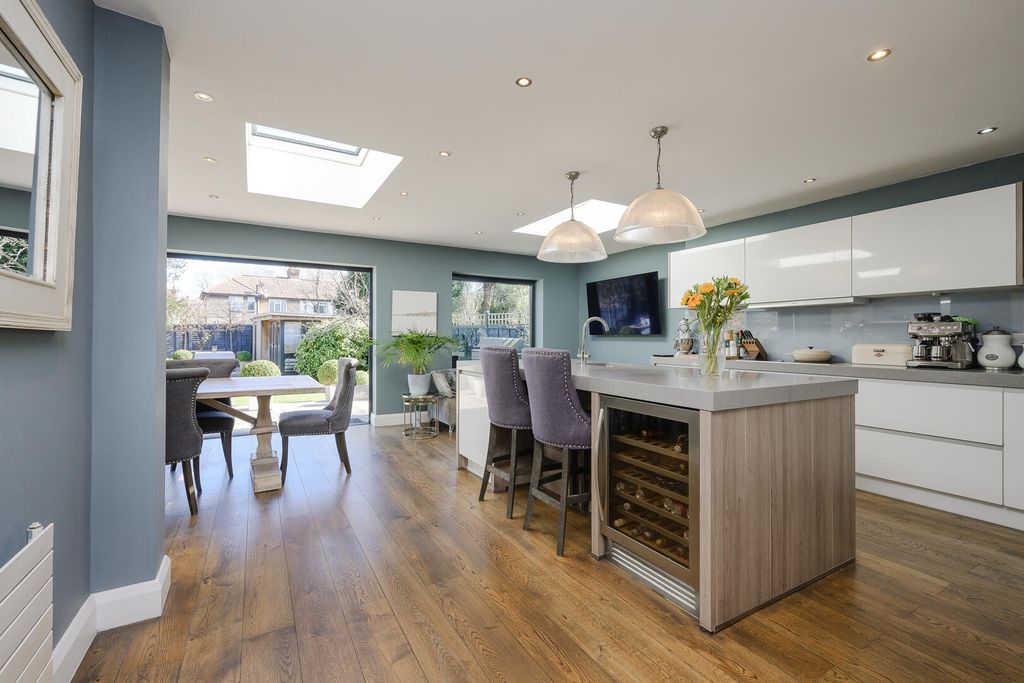 Property photo 3 of 29 Kitchen