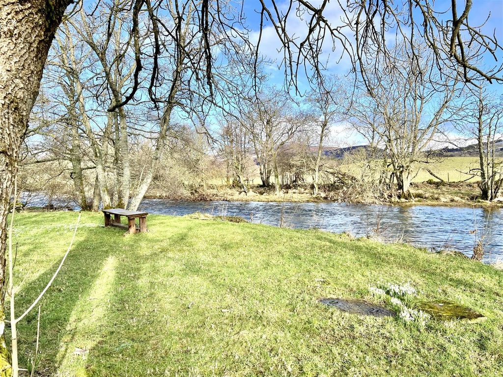 Property photo 3 of 41 Bridge Of Cally