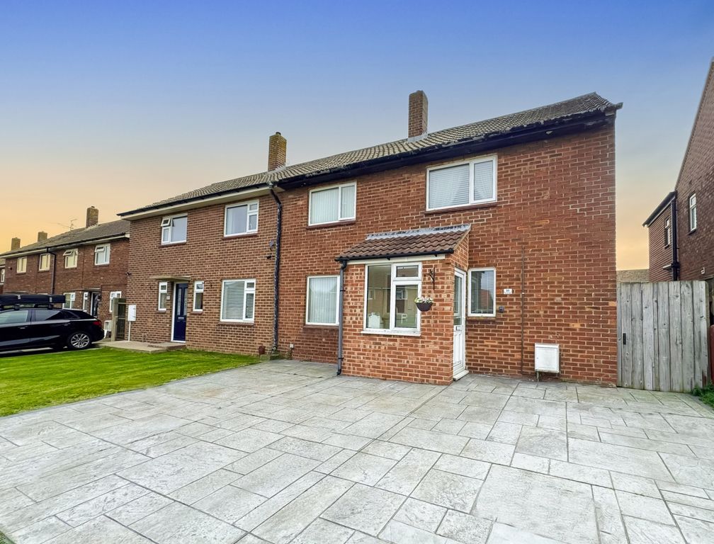 Property photo 1 of 25 Ewemove Whitby-2