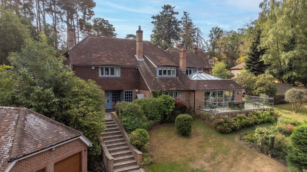 Property photo 1 of 30 Hogarth House