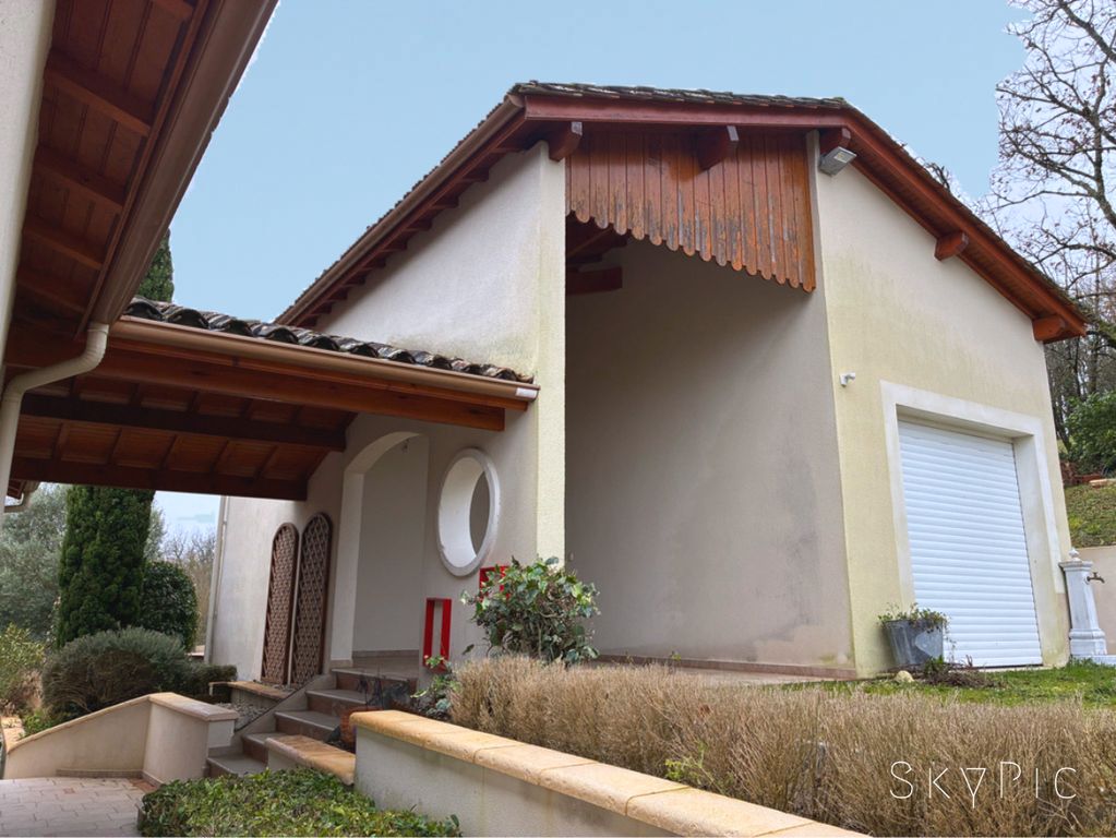 Property photo 2 of 23