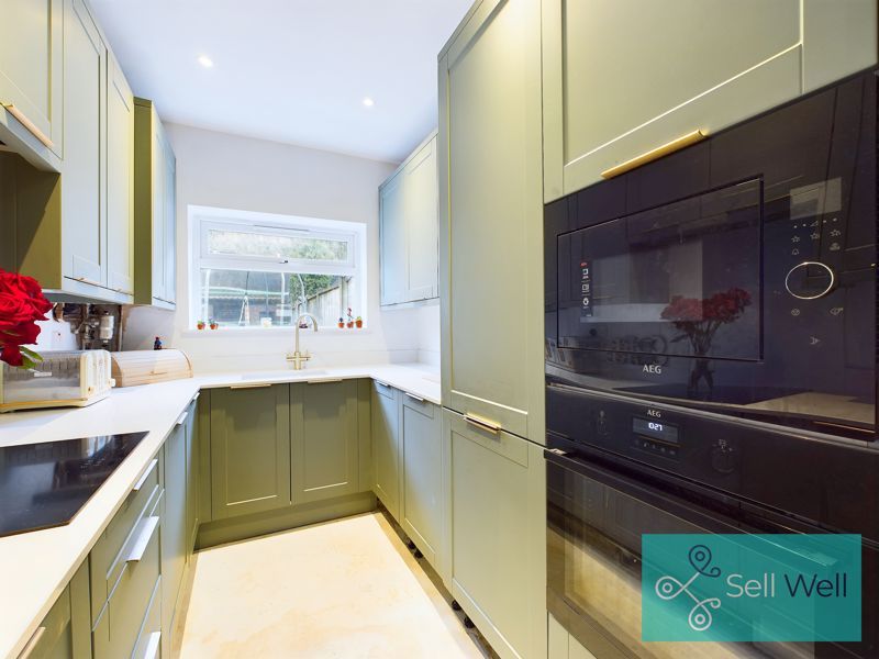 Property photo 3 of 17 Kitchen