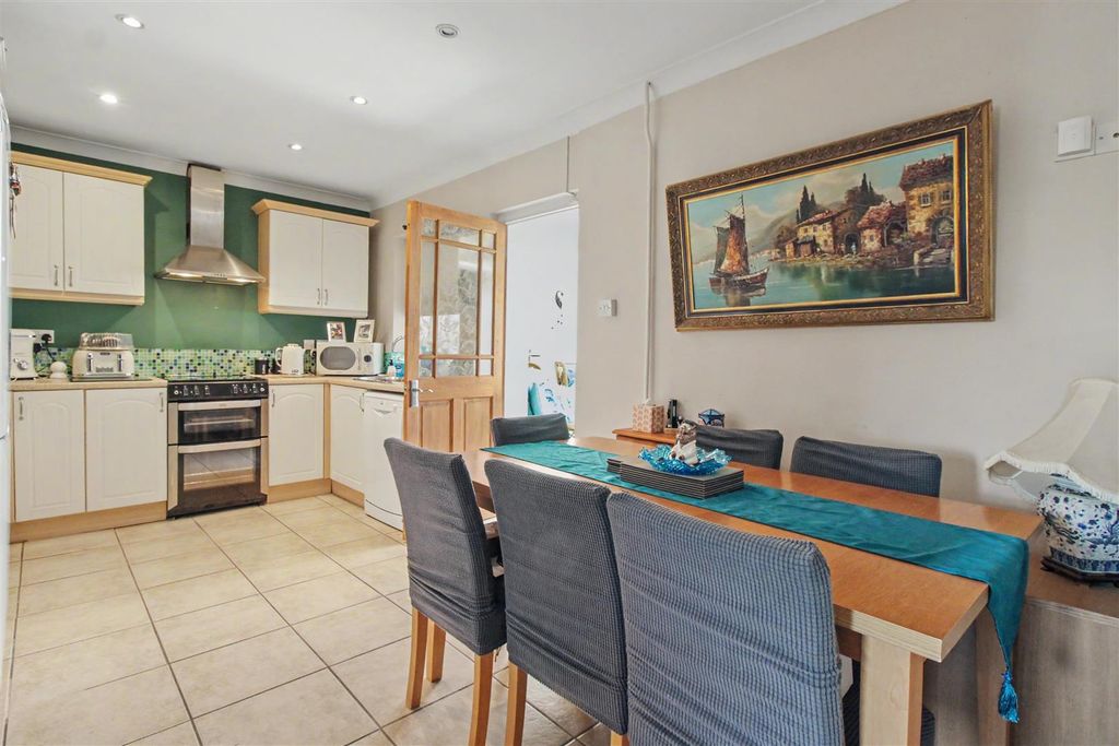 Property photo 2 of 15 Kitchen/Diner