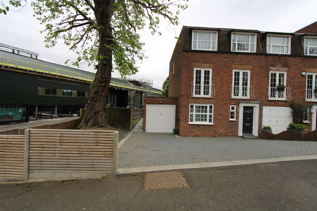 Property photo 1 of 1