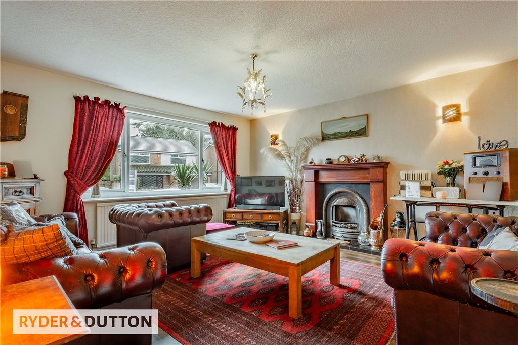 Property photo 3 of 27 Lounge