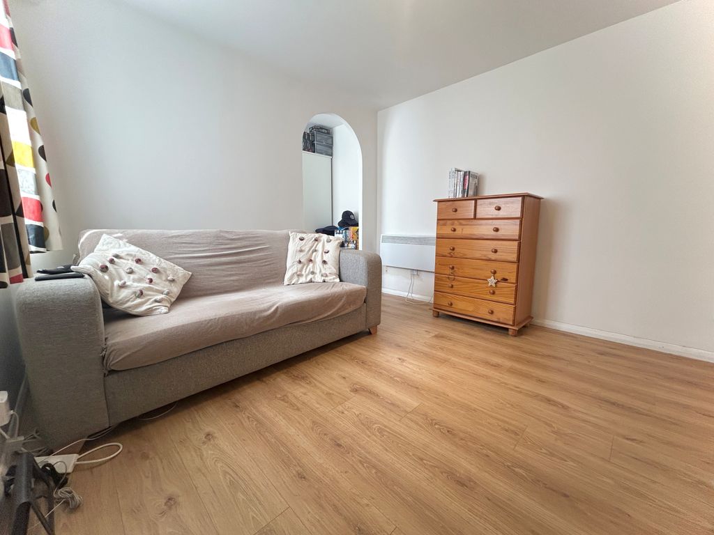 Property photo 2 of 9 6