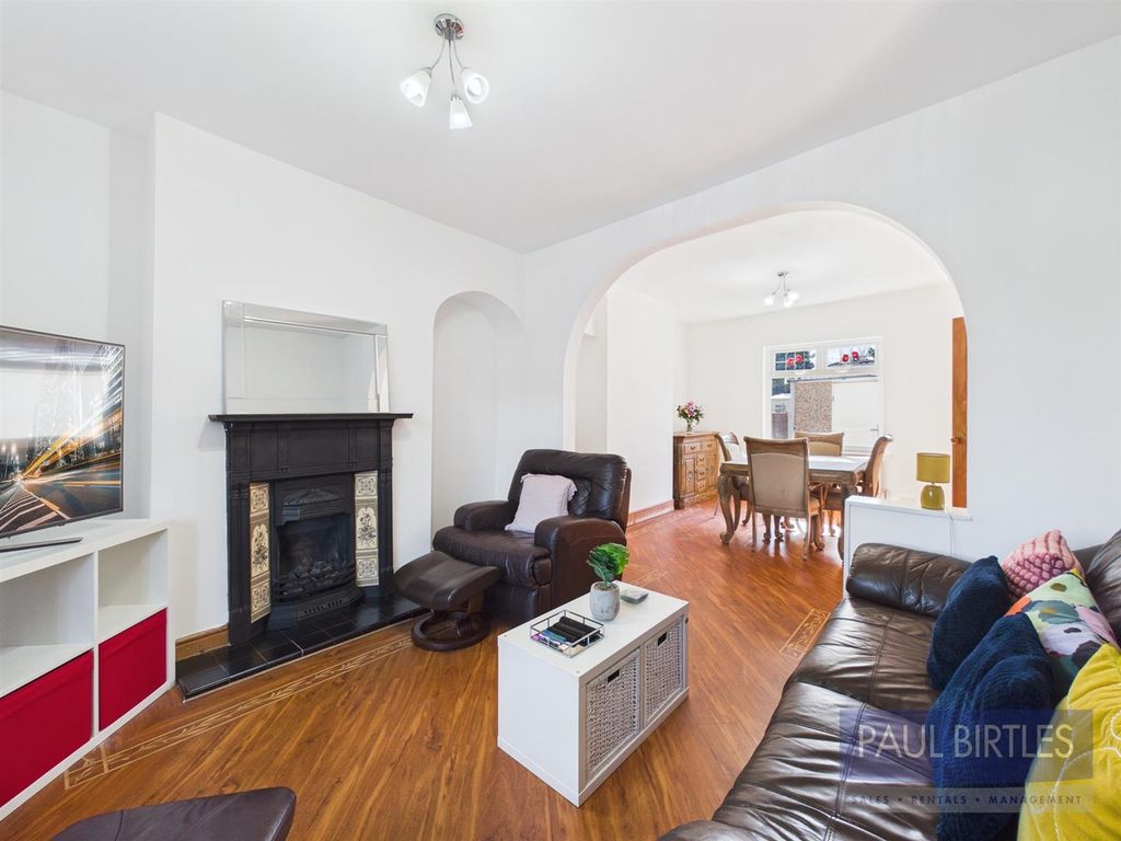 Property photo 3 of 18 Cam01301G0-Pr0737-Still003.Jpg