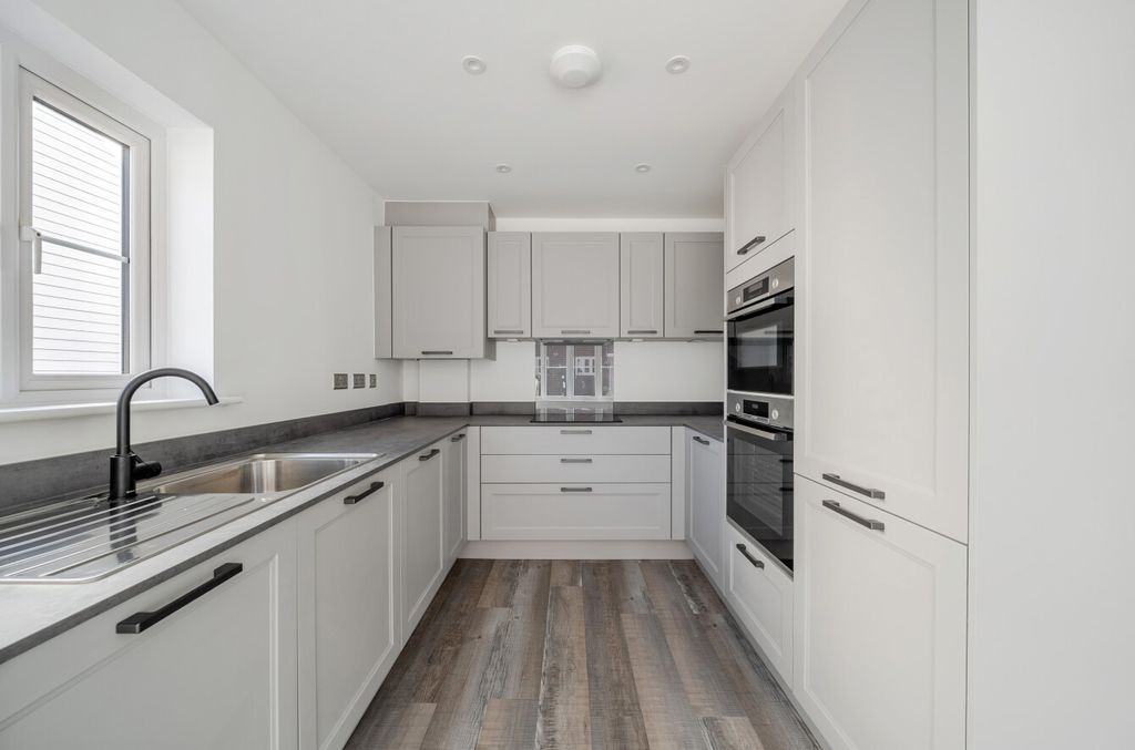 Property photo 2 of 18 1524604-2-6Ac3A70...