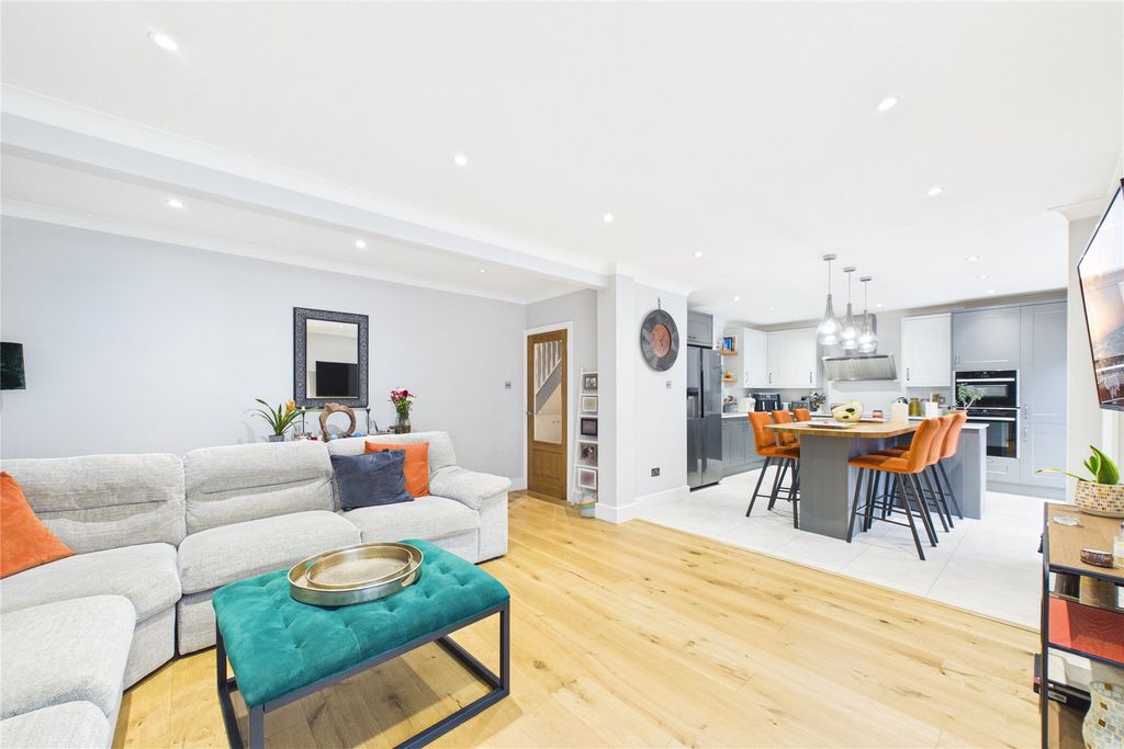 Property photo 2 of 23 Picture No. 12