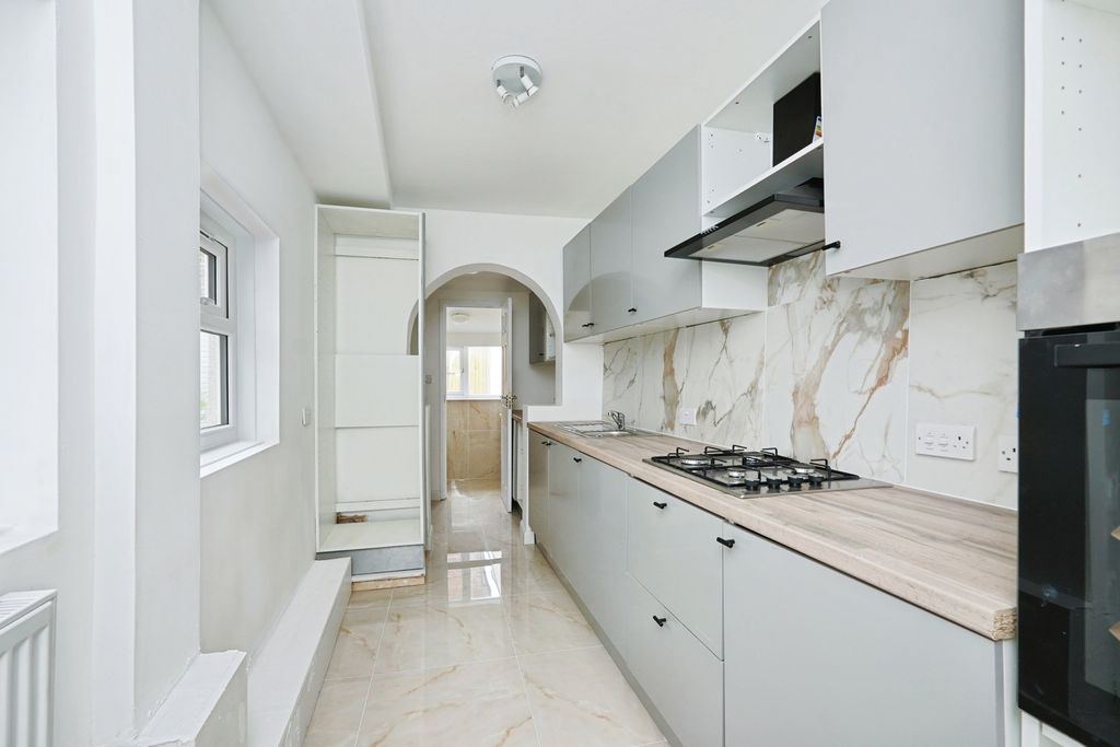 Property photo 2 of 20 Pbox-Img.Jpg