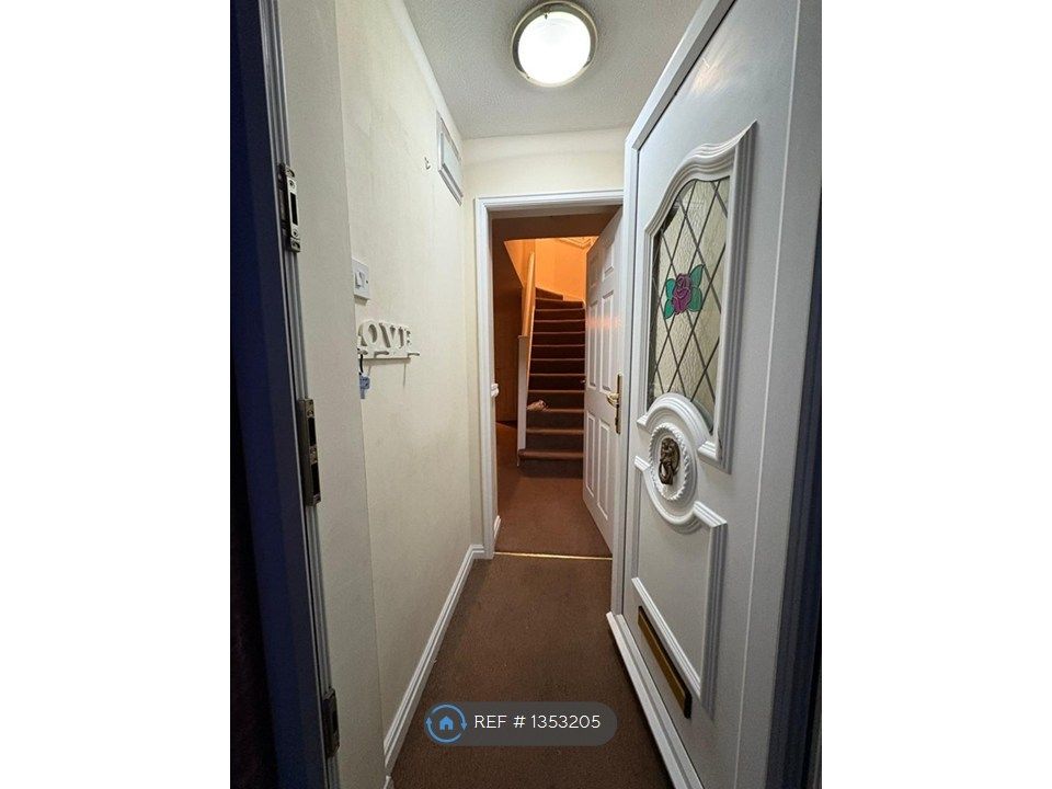 Property photo 2 of 9 Entrance