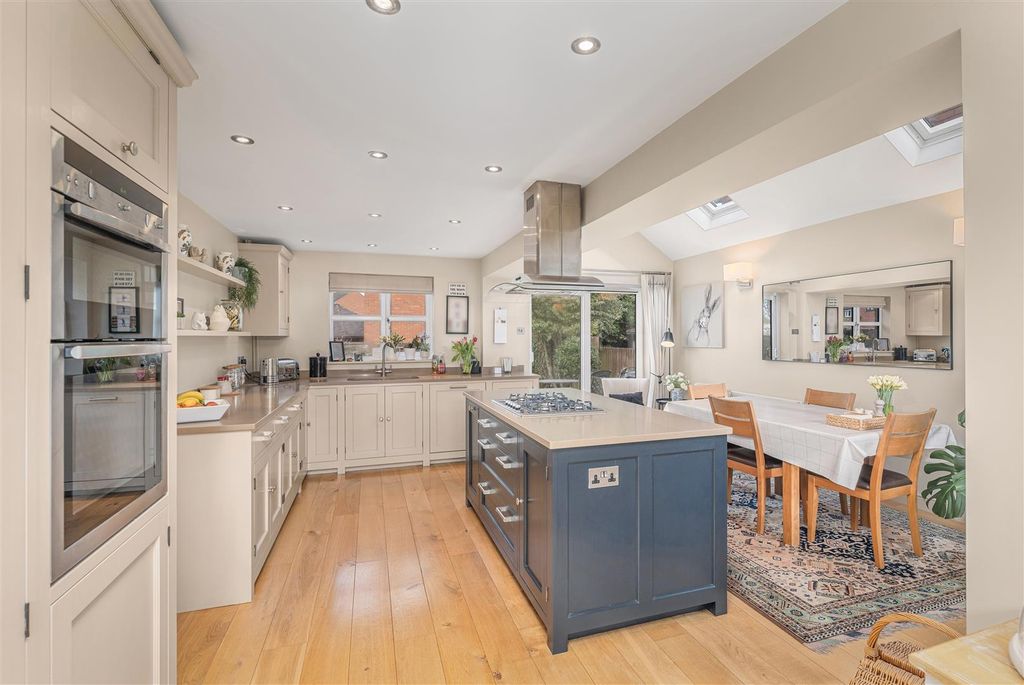 Property photo 2 of 20 15 Painters Close, Bloxham-10.Jpg