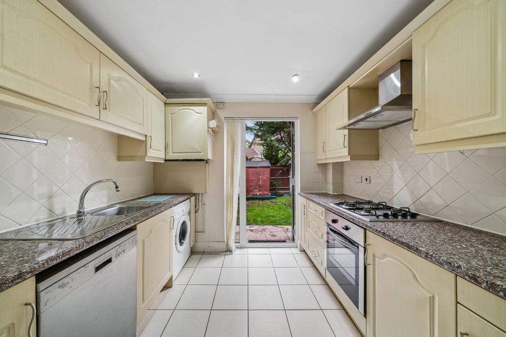 Property photo 3 of 15 Kitchen