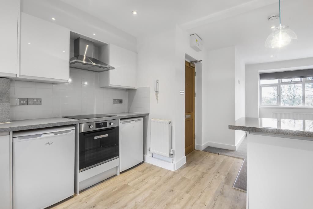 Property photo 3 of 10 Kitchen