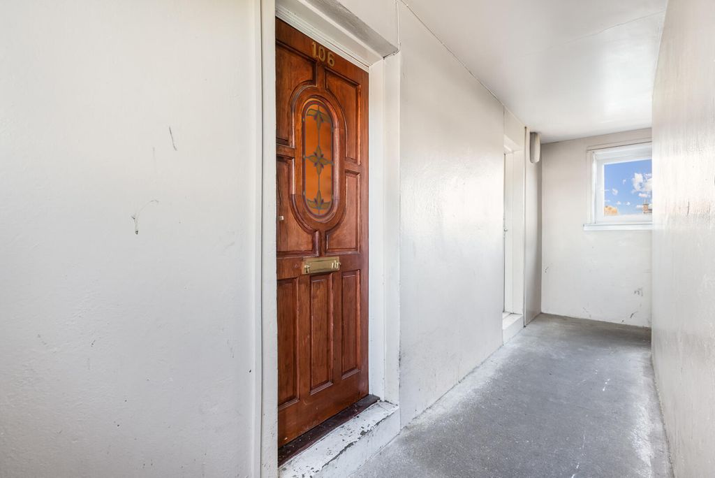 Property photo 3 of 13 Hallway