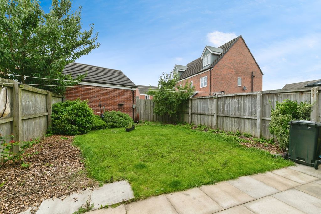 Property photo 2 of 17 Garden