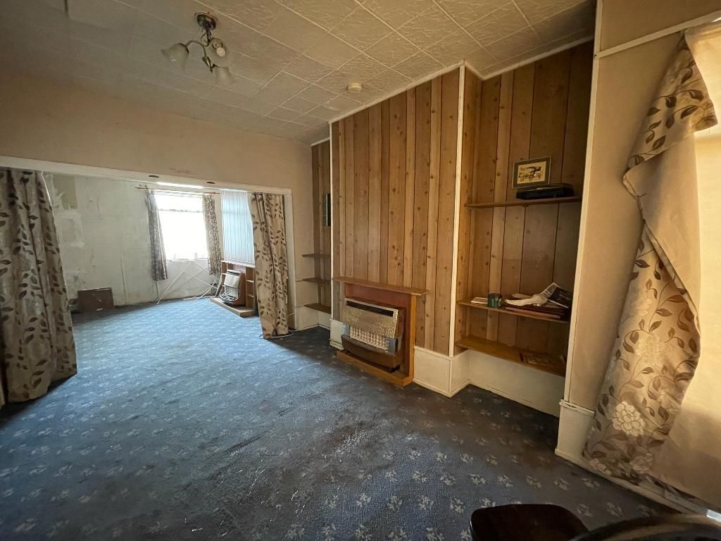 Property photo 2 of 13 Through Lounge