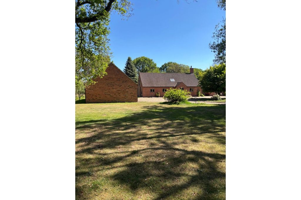 Property photo 2 of 37