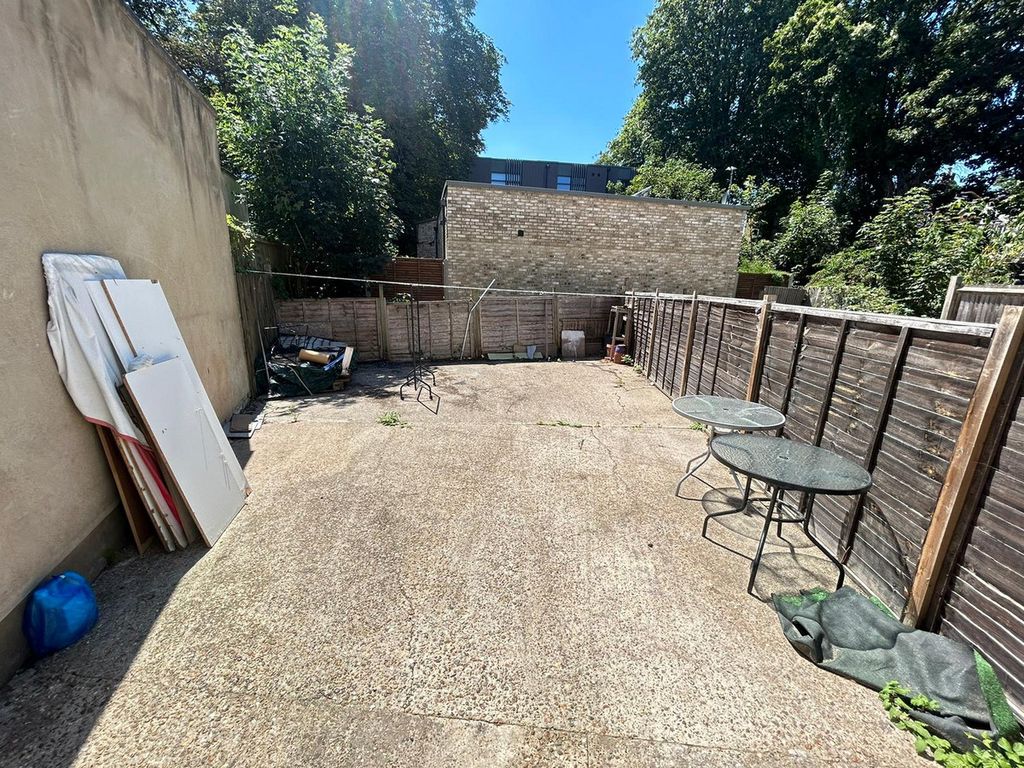 Property photo 3 of 7