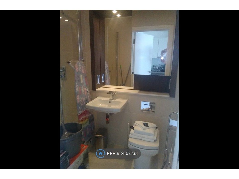 Property photo 3 of 10 Bathroom