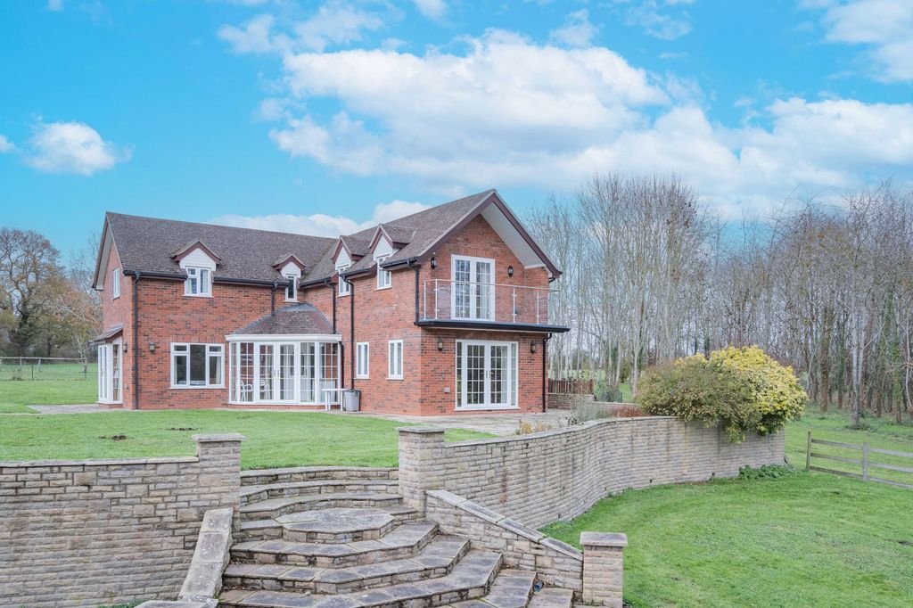 Property photo 1 of 20