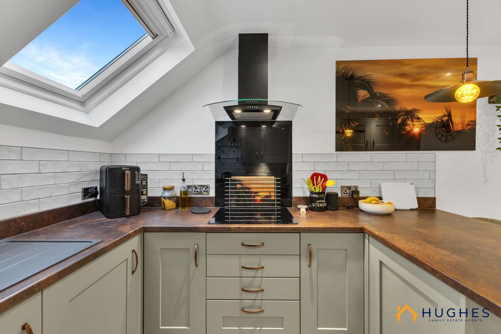 Property photo 3 of 28