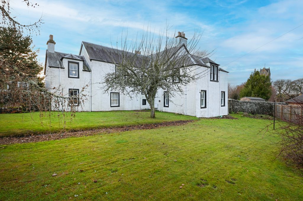 Property photo 3 of 18