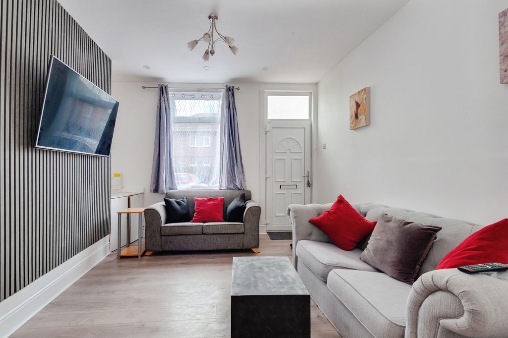 Property photo 3 of 20 Pbox-Img.Jpg