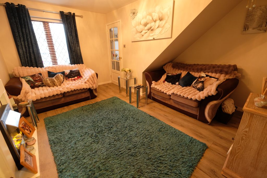 Property photo 3 of 9 Sitting Room