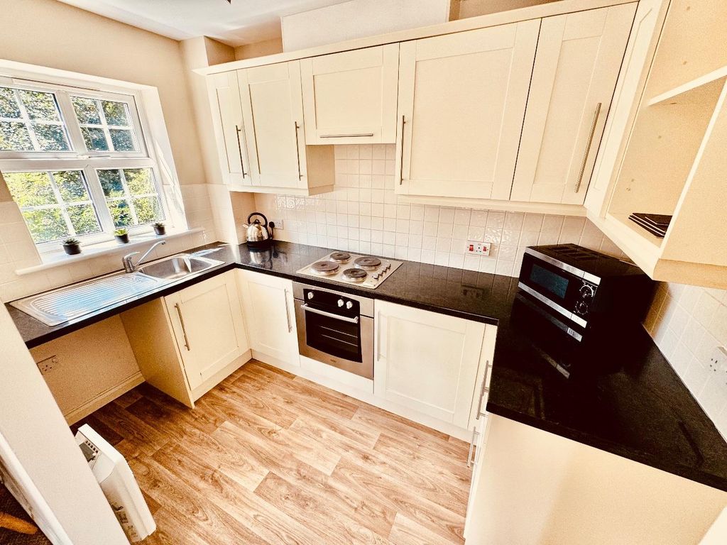 Property photo 2 of 9 Kitchen