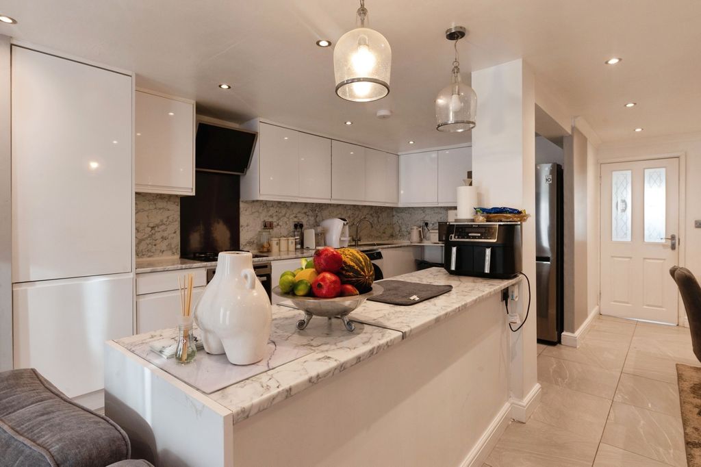 Property photo 3 of 21 Pbox-Img.Jpg