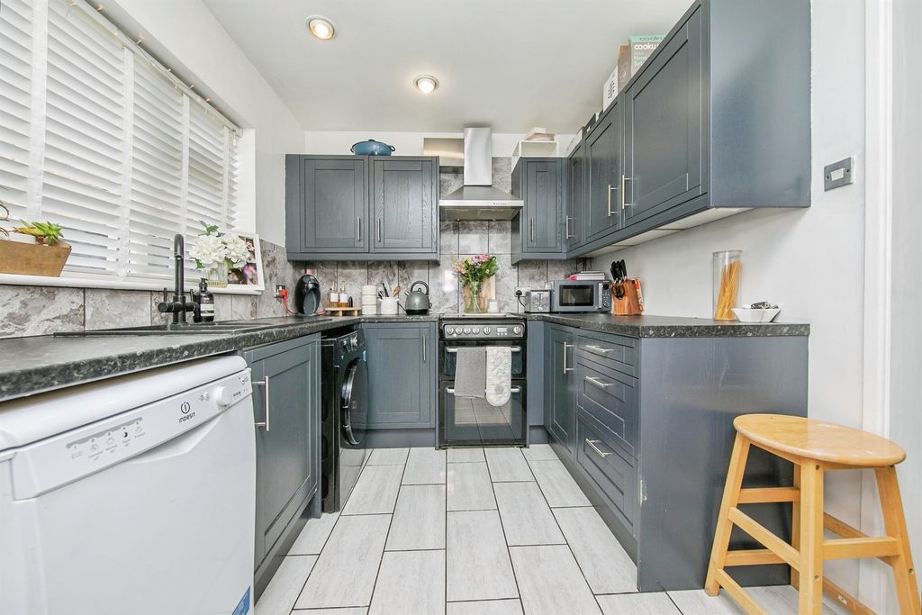 Property photo 3 of 17
