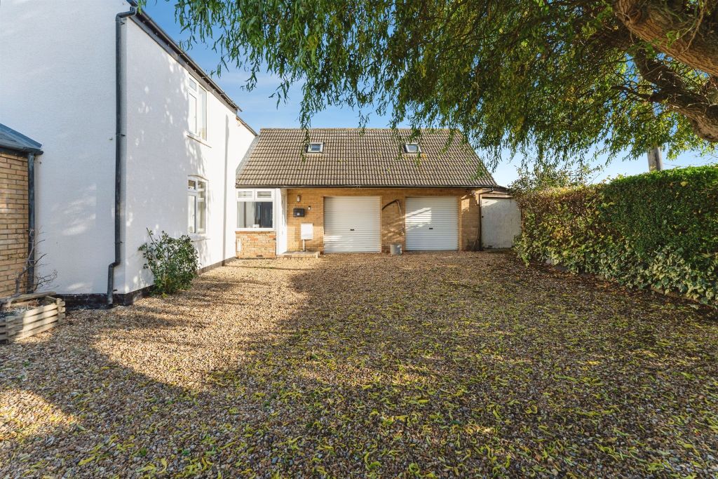 Property photo 2 of 32