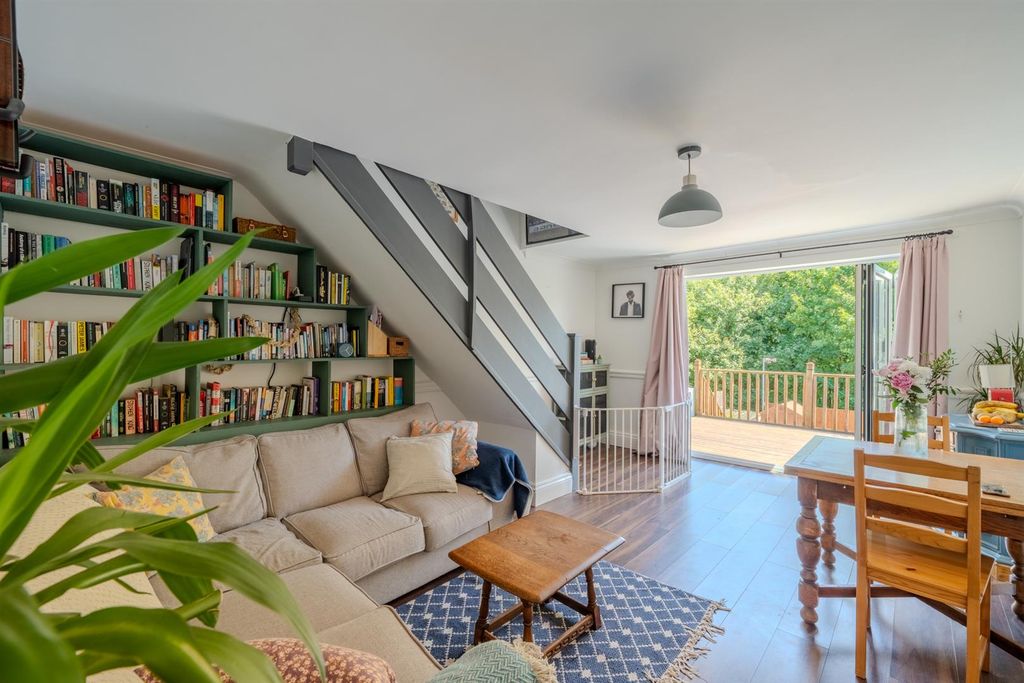 Property photo 2 of 15 61 Spring Grove-8.Jpg